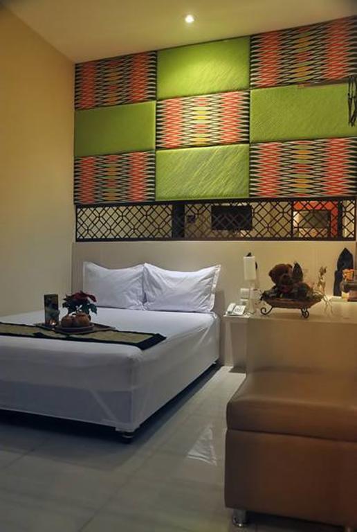 Metro House Hotel Surabaya Phòng bức ảnh