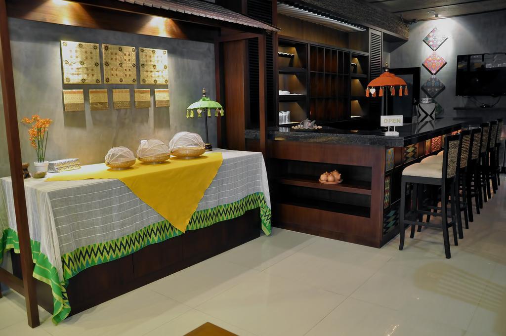 Metro House Hotel Surabaya Ngoại thất bức ảnh