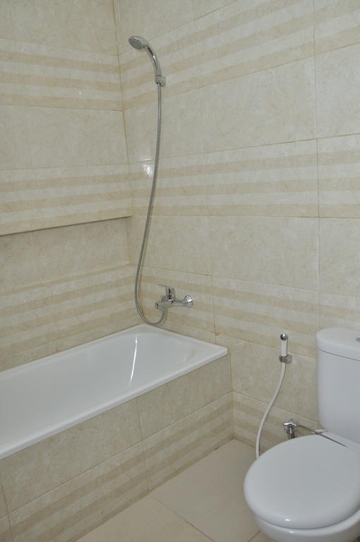 Metro House Hotel Surabaya Phòng bức ảnh