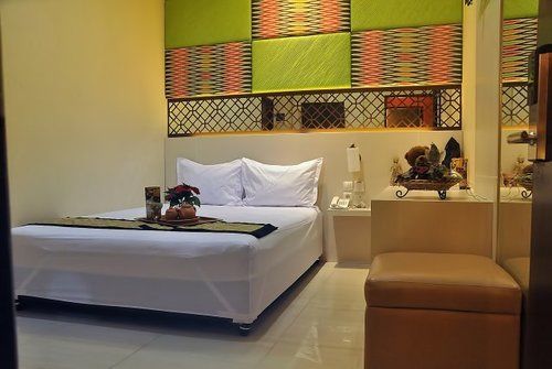 Metro House Hotel Surabaya Ngoại thất bức ảnh