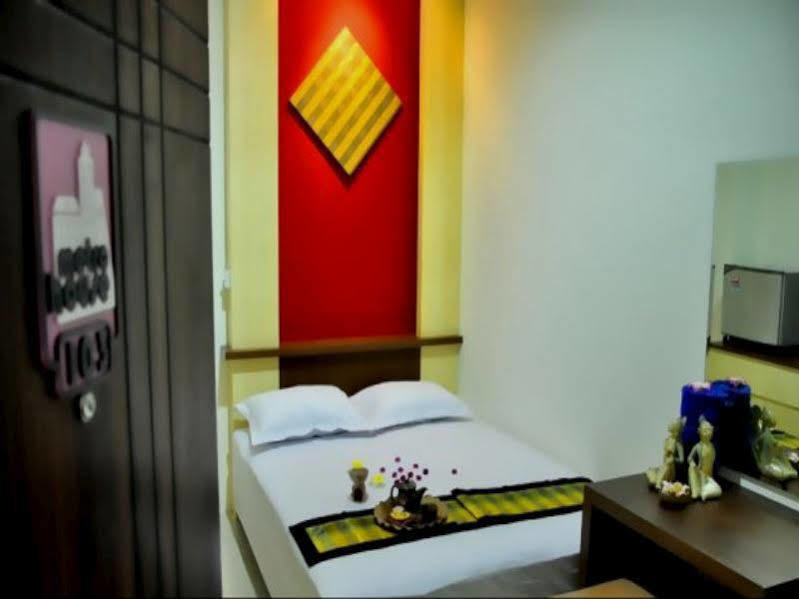 Metro House Hotel Surabaya Ngoại thất bức ảnh